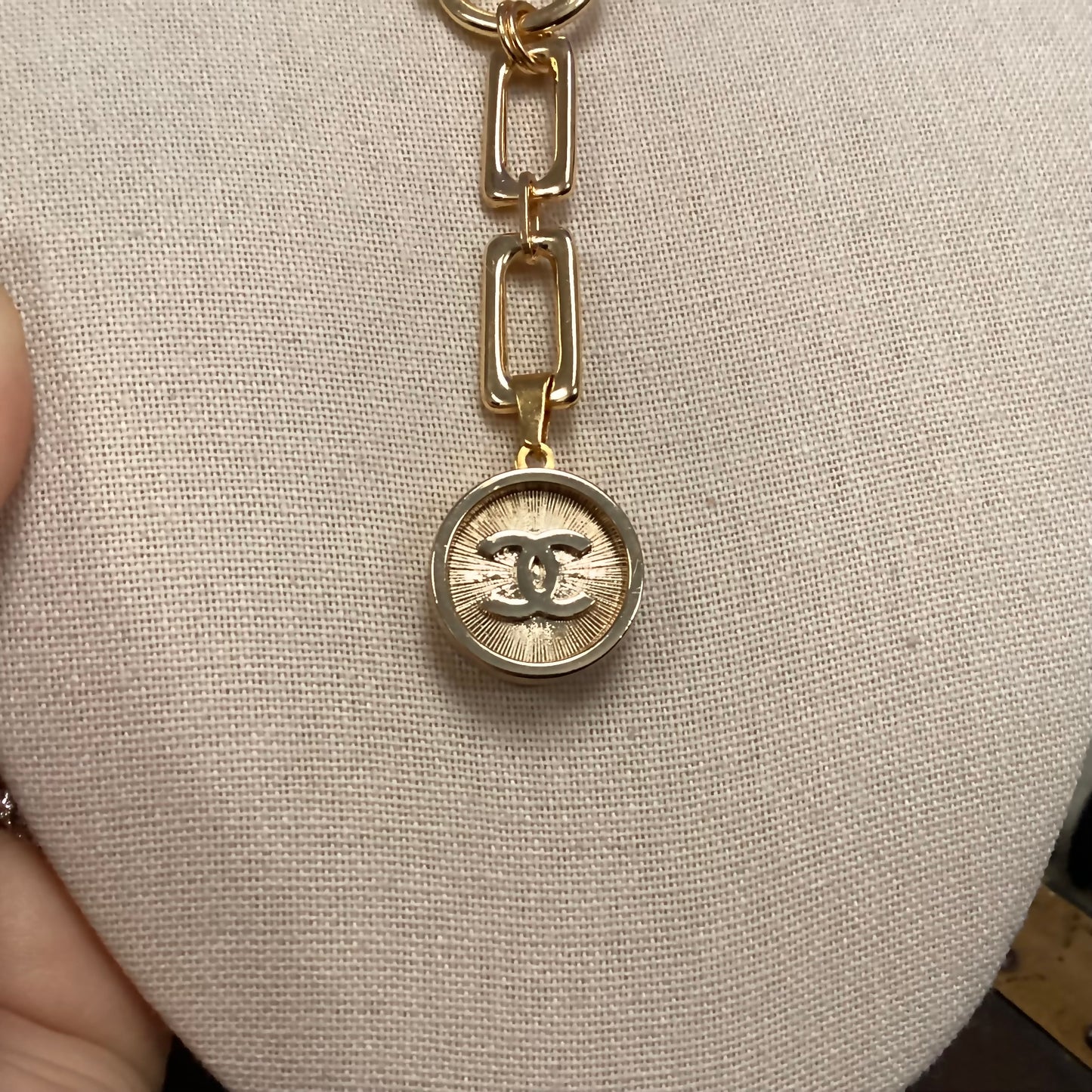 Elizabeth Hurley Gold Chanel Button Pendant Lariat Toggle Necklace